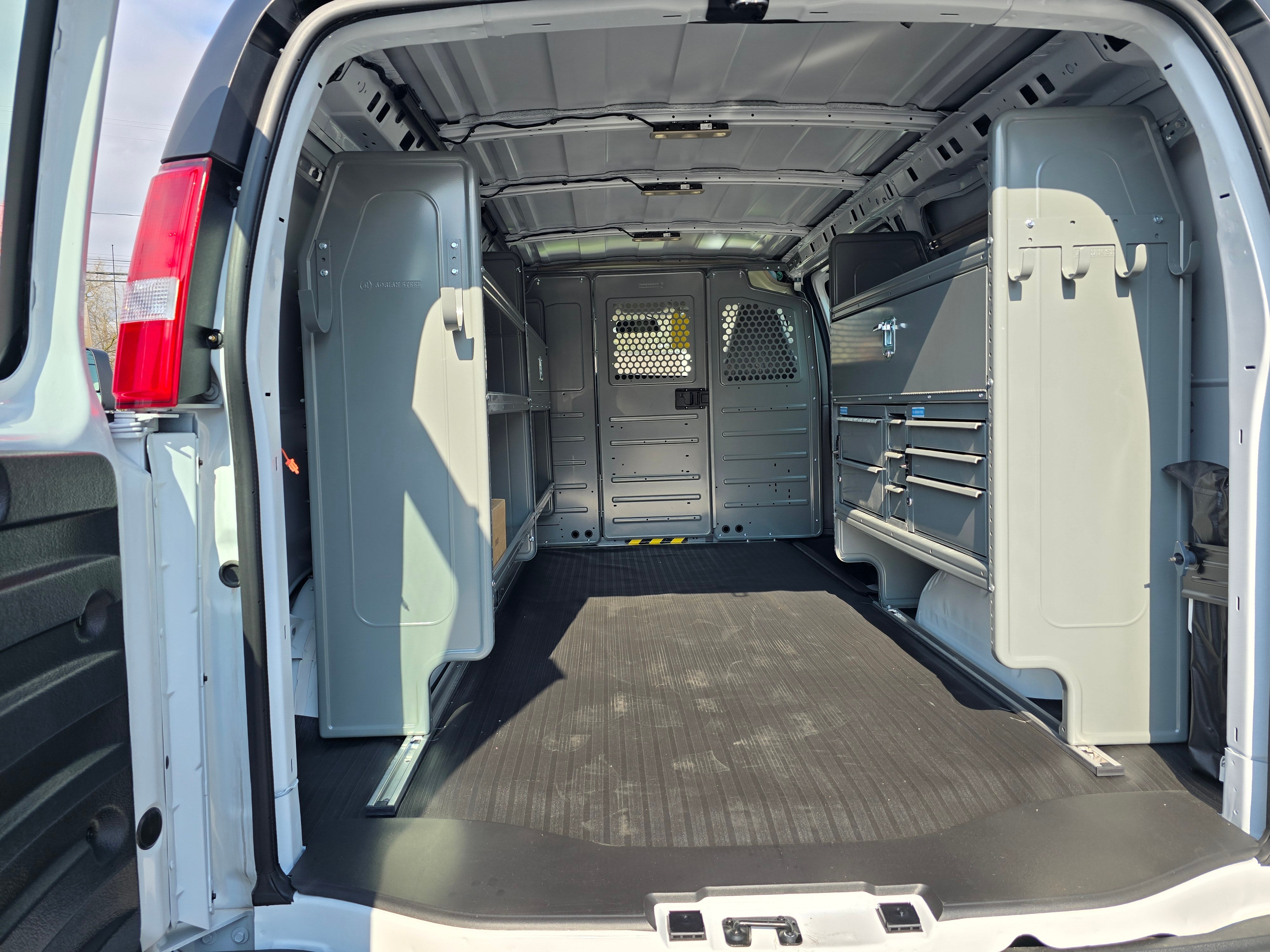 2025 Chevrolet Express Cargo WT