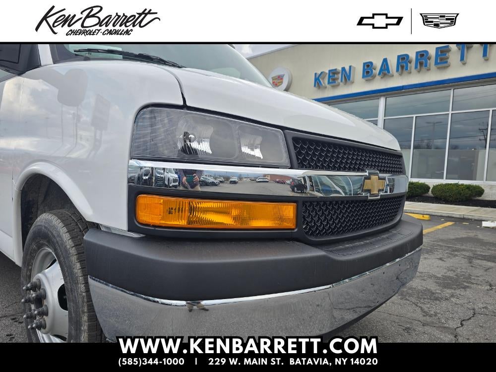 2025 Chevrolet Express Cutaway 3500 1WT